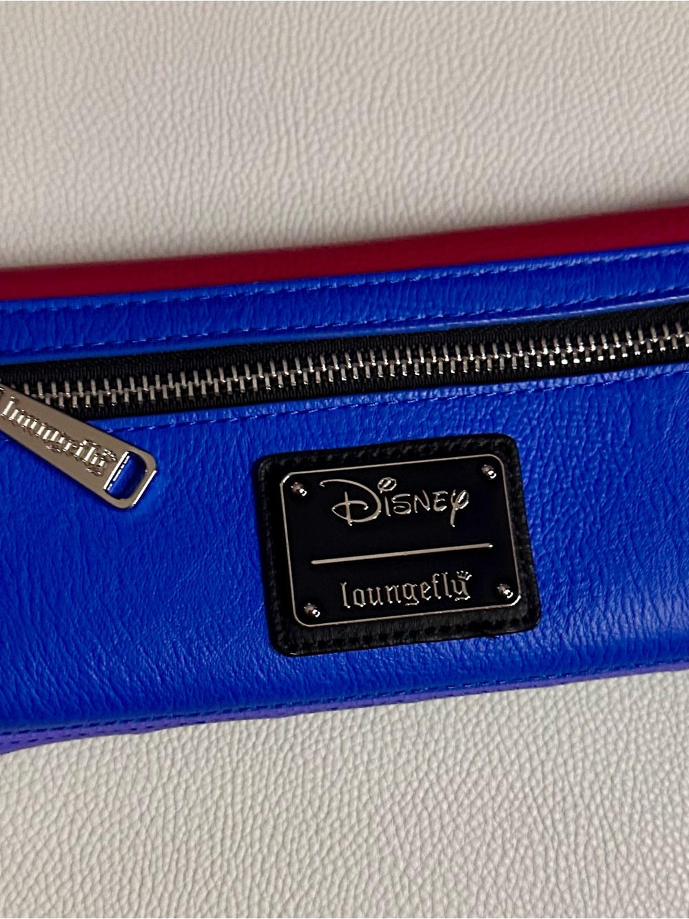 Disney Loungefly Anna clutch - Picture 2 of 3